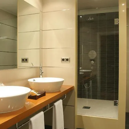 Castell De L'oliver Hotell 4*