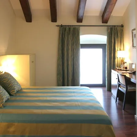 Hotel Castell De L'oliver