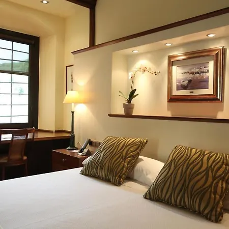 Hotel Castell De L'oliver