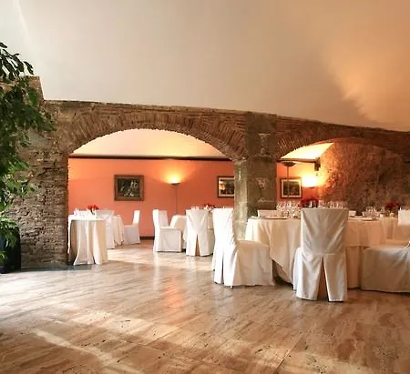 מלון Castell De L'oliver 4*