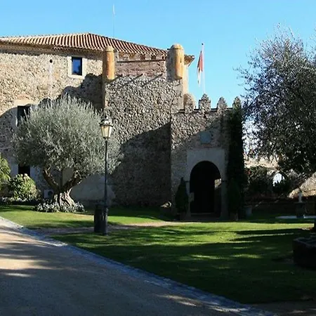 Castell De L'oliver מלון 4*