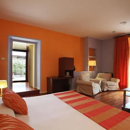 Castell De L'oliver מלון 4*