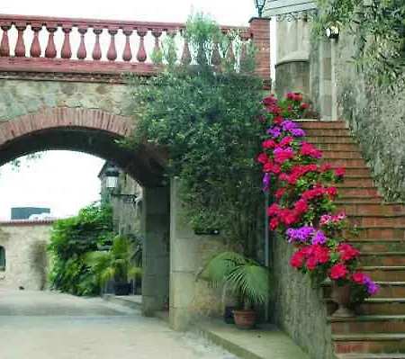 Castell De L'oliver מלון 4*